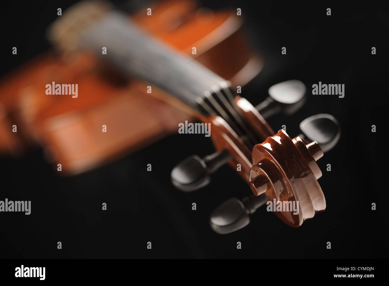 Immagine ravvicinata di un violino, basse profondità di campo Foto Stock