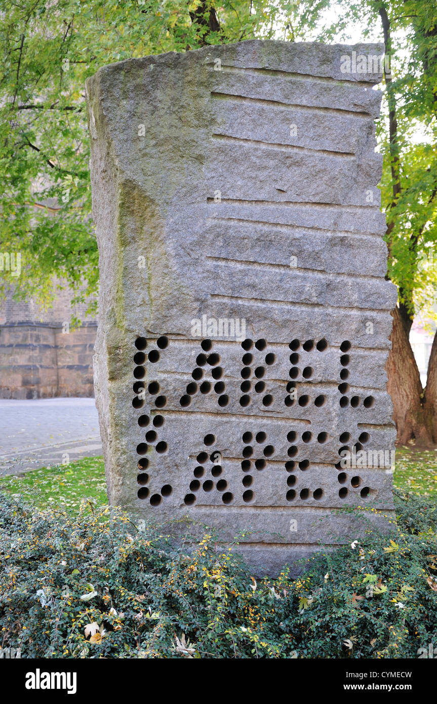 Praga, Repubblica Ceca. Memorial in Namesti Miru ai fratelli Karel (scrittore) e Josef (pittore) Capek Foto Stock