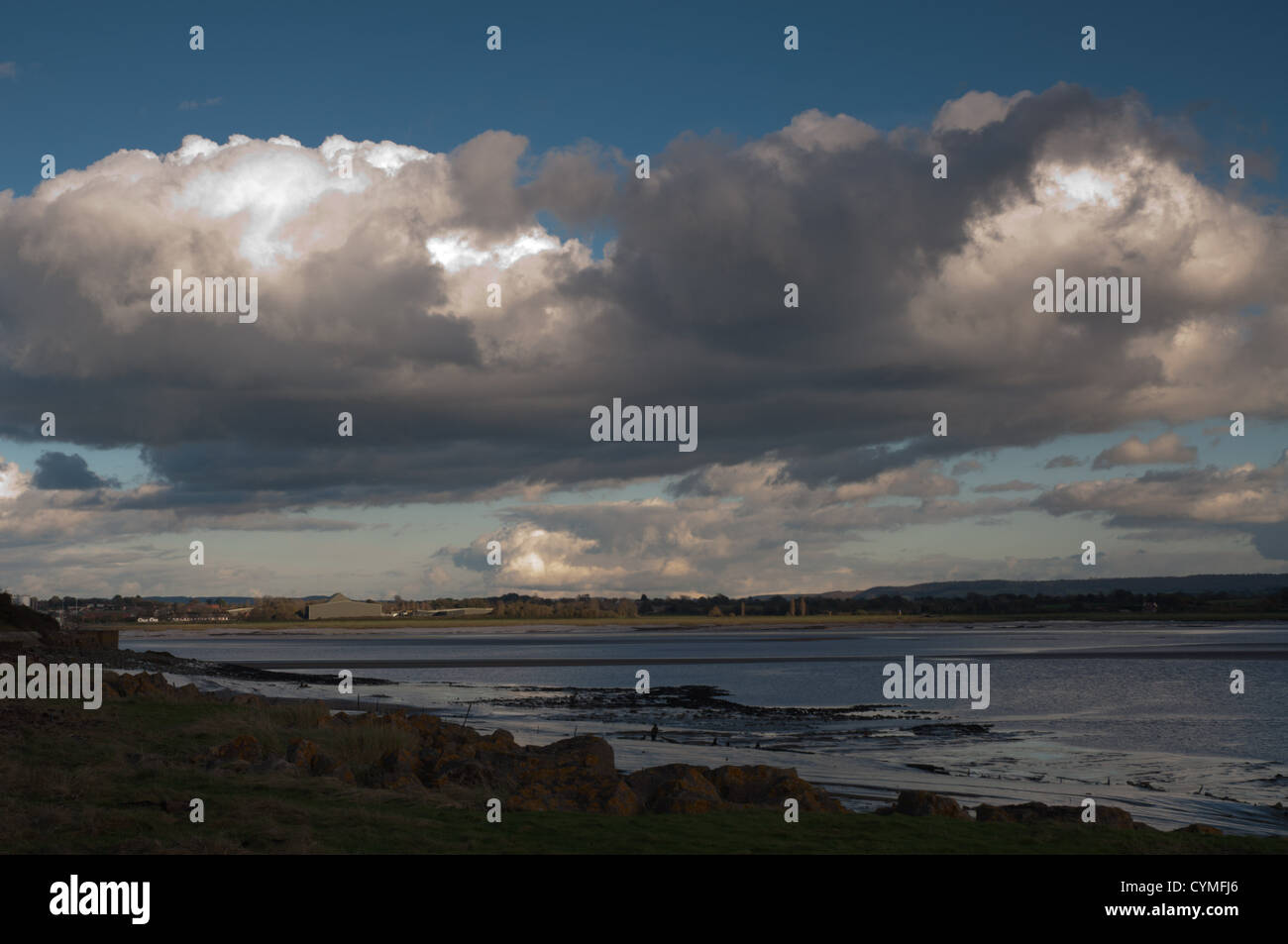 Cloudscape skyscape oltre il fiume Severn Foto Stock