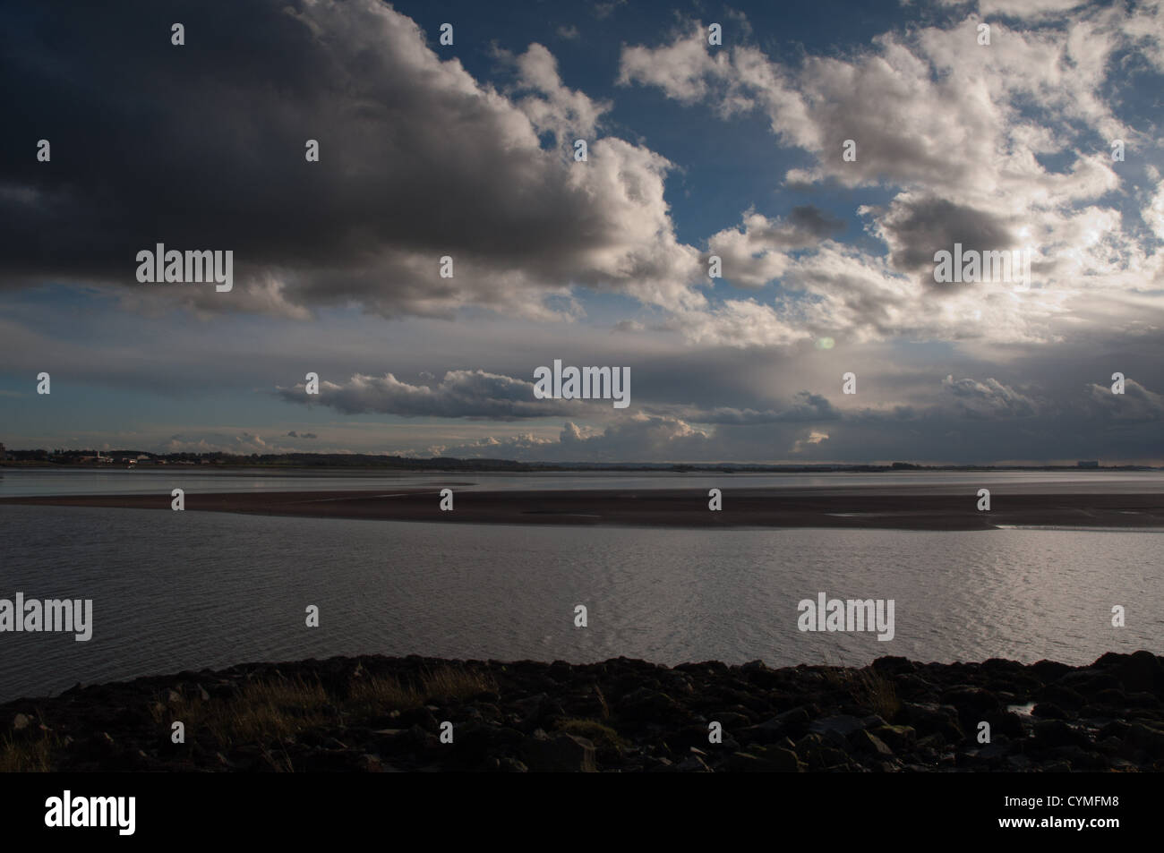 Cloudscape skyscape oltre il fiume Severn Foto Stock