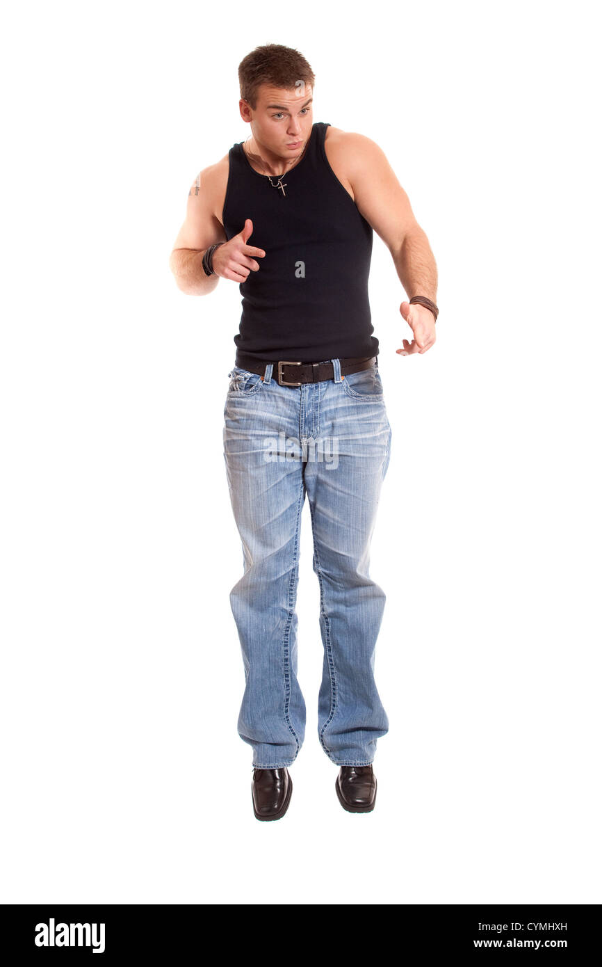 Casual giovane uomo in canottiera nera e dei jeans. Foto Stock