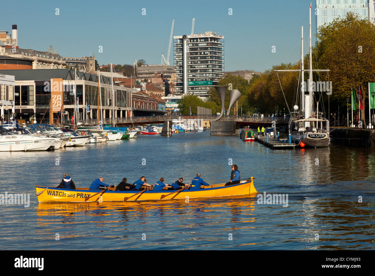 Signora rematori di praticanti in Bristols Floating Harbour Porto. Foto Stock
