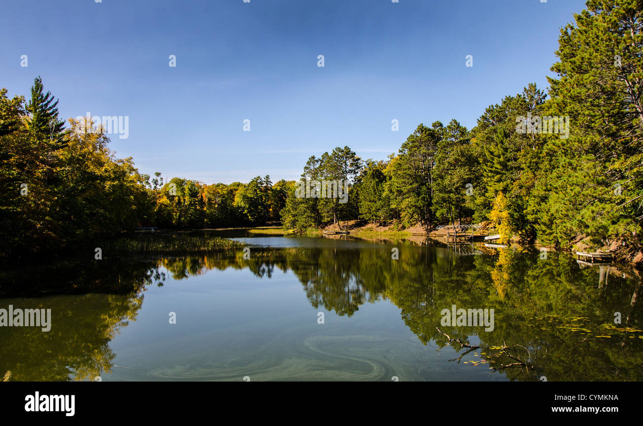 Lago nel Northwoods area del Wisconsin settentrionale Foto Stock