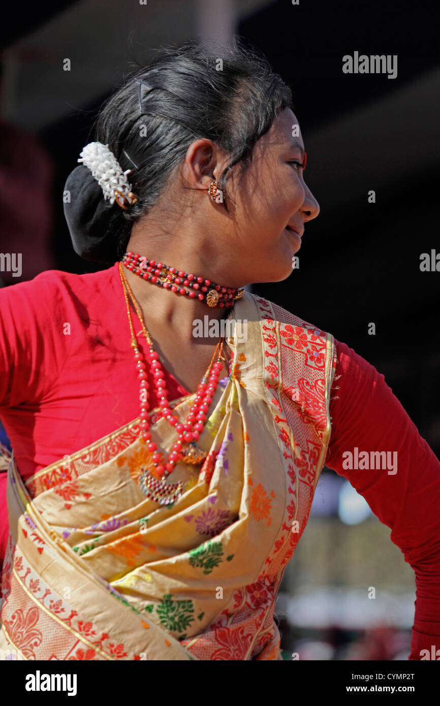 Bihu, Assamese Tribe tradizionale danza Bihu a Namdapha eco festival culturali, Miao, Arunachal Pradesh, India Foto Stock