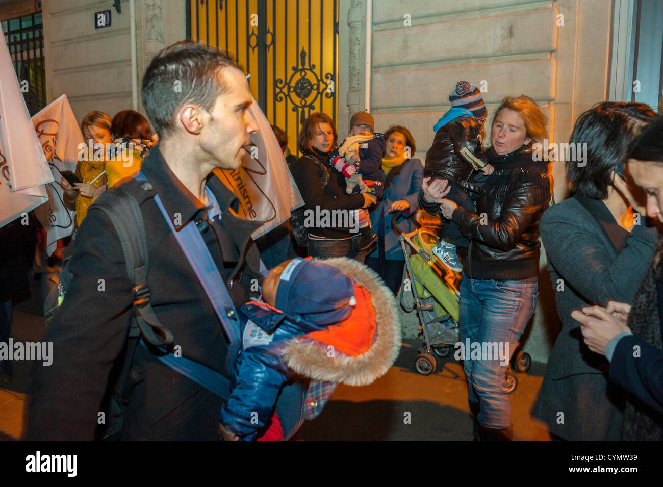 Parigi, Francia, Gruppo Gay Dad e francese attivisti LGBT, 'L'Inter LGBT' e S.O.S omofobia, protesta opposizione al matrimonio gay, al di fuori di Nat-ional assemblaggio , Foto Stock