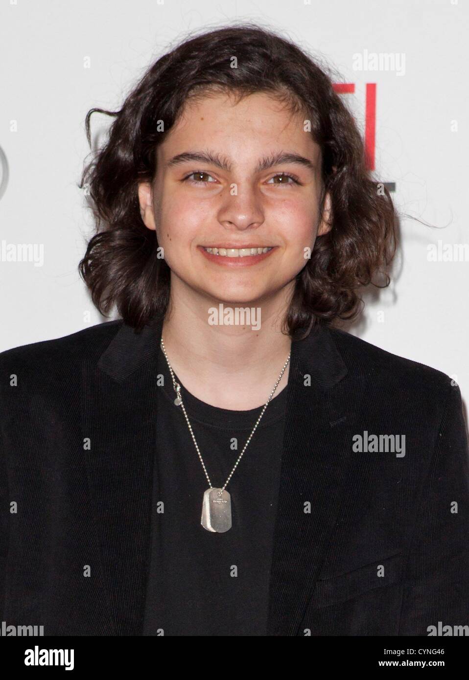 Max Burkholder presso gli arrivi di AFI FEST 2012 Premiere di zenzero e rosa, Grauman's Chinese Theatre di Los Angeles, CA 7 novembre 2012. Foto di: Emiley Schweich/Everett Collection Foto Stock