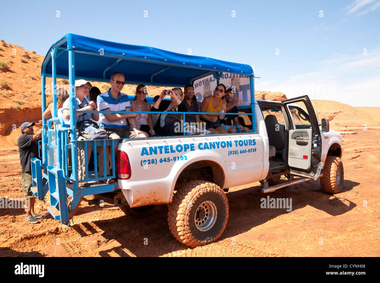 Antelope Canyon tour un camion pieno di giovani Foto Stock