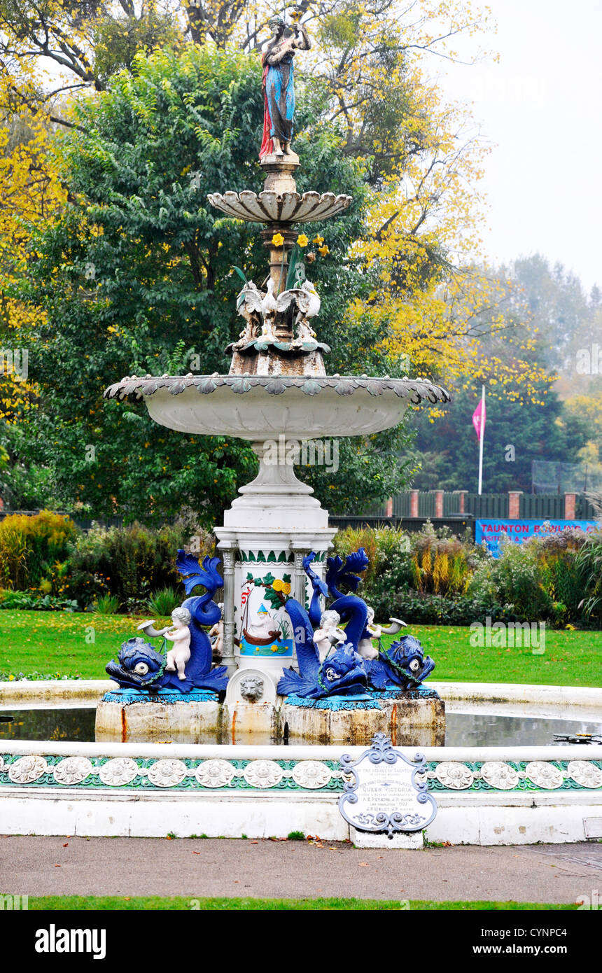 Una fontana in Vivary Park, Taunton. Per commemorare la Regina Victoria. Foto Stock