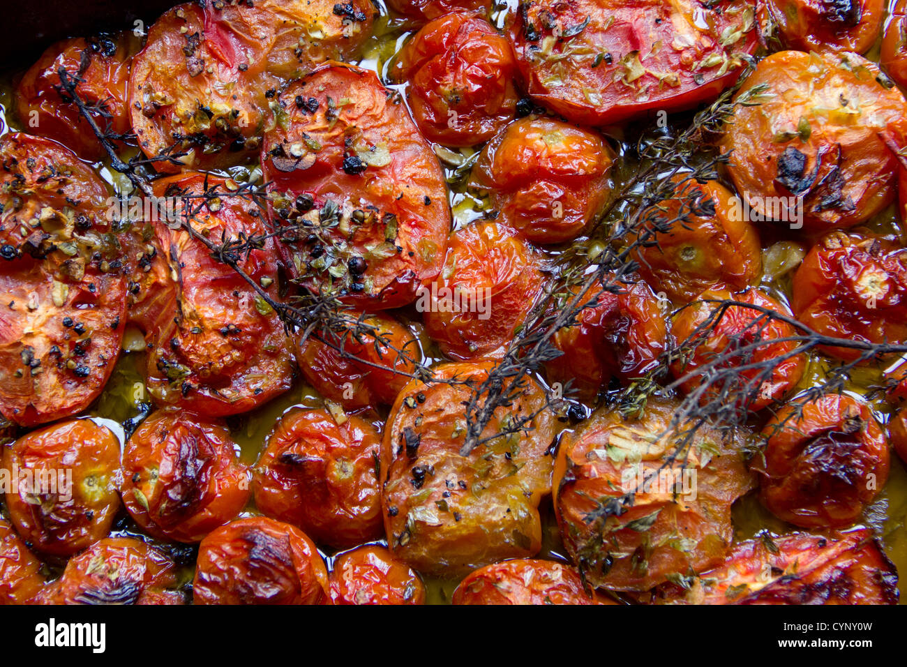 Pomodori freschi cotti al forno Foto Stock