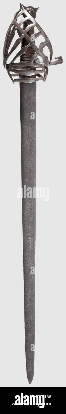 Una schiavona veneziana, 17 ° secolo. Lama a doppio bordo a sezione lenticolare, un marchio ORB e un segno di riferimento stag su entrambi i lati che trattengono i residui di inserto in ottone. Caratteristico cestello in ferro con anello ad alette e pompel in ottone. Pomo e arco a snodo collegati da filo (realizzato durante il periodo di utilizzo),rivestimento in pelle. Parti di ferro con qualche patina e un po 'di vaiolatura. Lunghezza 94 cm, storico, storico, 17 ° secolo, spada, spade, armi, armi, arma, braccio, dispositivo di combattimento, militare, militaria, oggetto, oggetti, fermi, clippings, taglio, taglio, ulteriori-diritti-clearences-non disponibile Foto Stock
