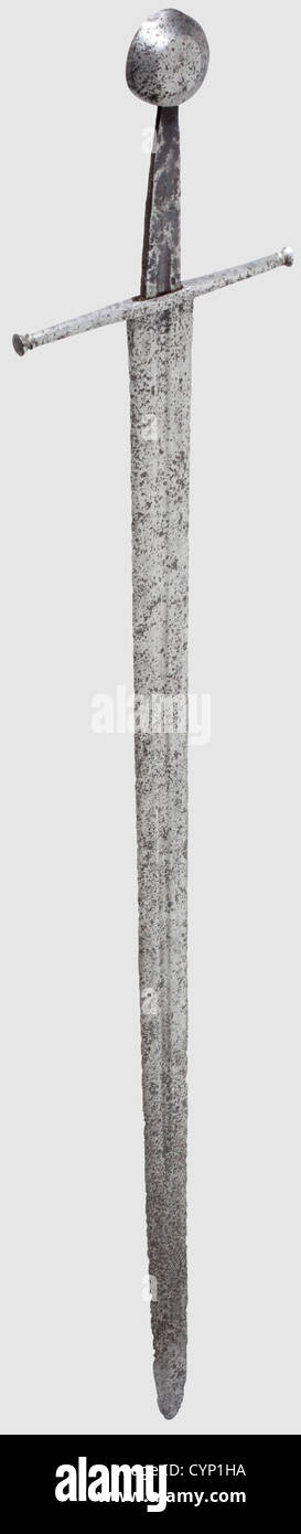 Una spada tedesca, circa 1350. Robusta lama a doppio bordo con una lunga e  stretta più piena su ciascun lato. All'interno dei fulcri è presente una  scritta "S+S" su un lato e "+