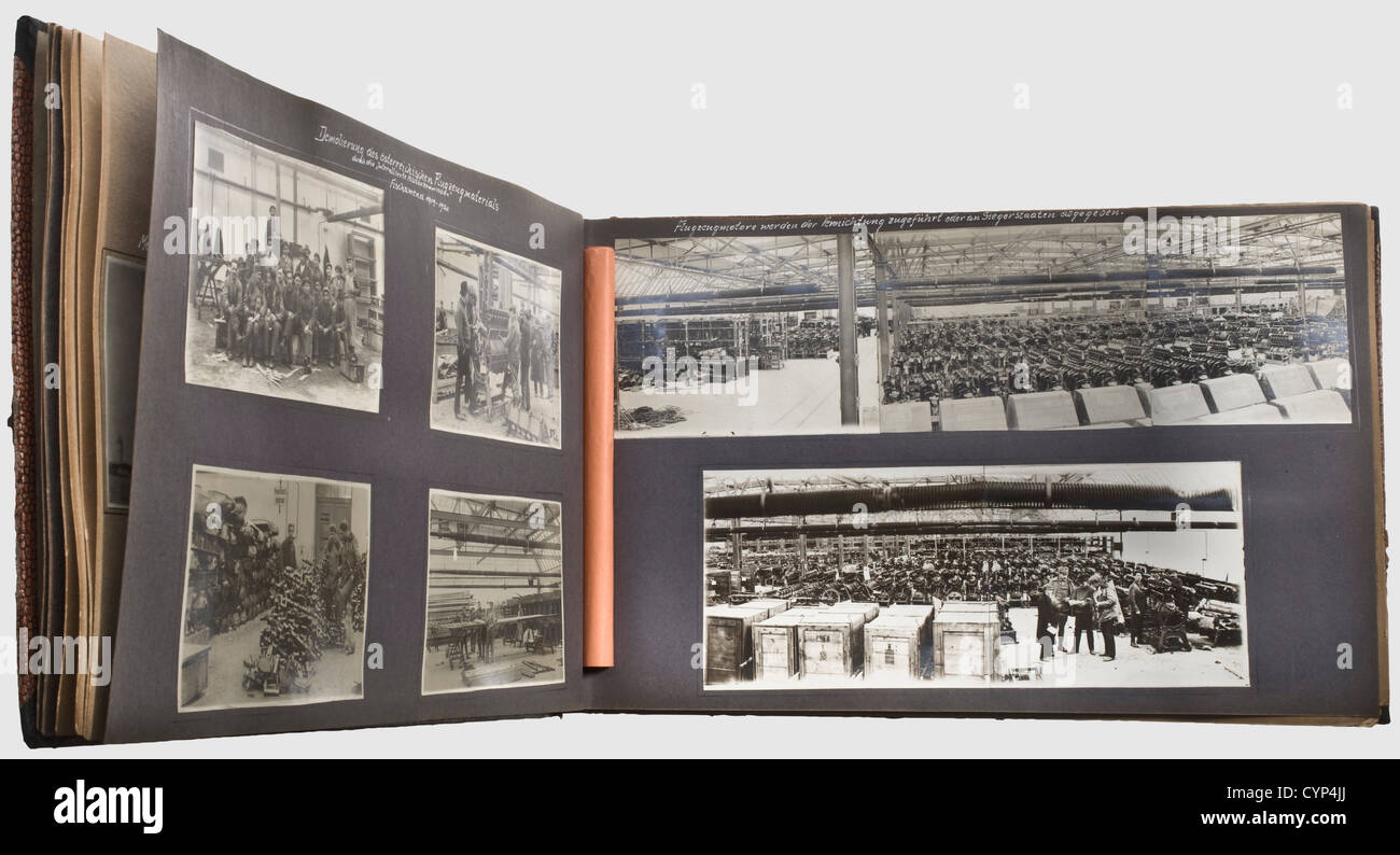 Austrian Air Police - un album di memoria fotografica, con ca.170 immagini(24 di loro liberamente racchiuse).immagini della prima guerra mondiale, raffiguranti vari austriaci e tedeschi, nonché aerei nemici, anche scene dell'hangar, chores e vari teatri di guerra.comprese foto della distruzione di aerei austriaci materiale.anche immagini del Successiva riorganizzazione della polizia aerea tra cui colpi aerei e immagini di tutti i giorni. Immagini in buone condizioni, copertura leggermente urtata e loose.Interesting, materiale di alta qualità delle immagini del, Additional-Rights-Clearences-non disponibile Foto Stock