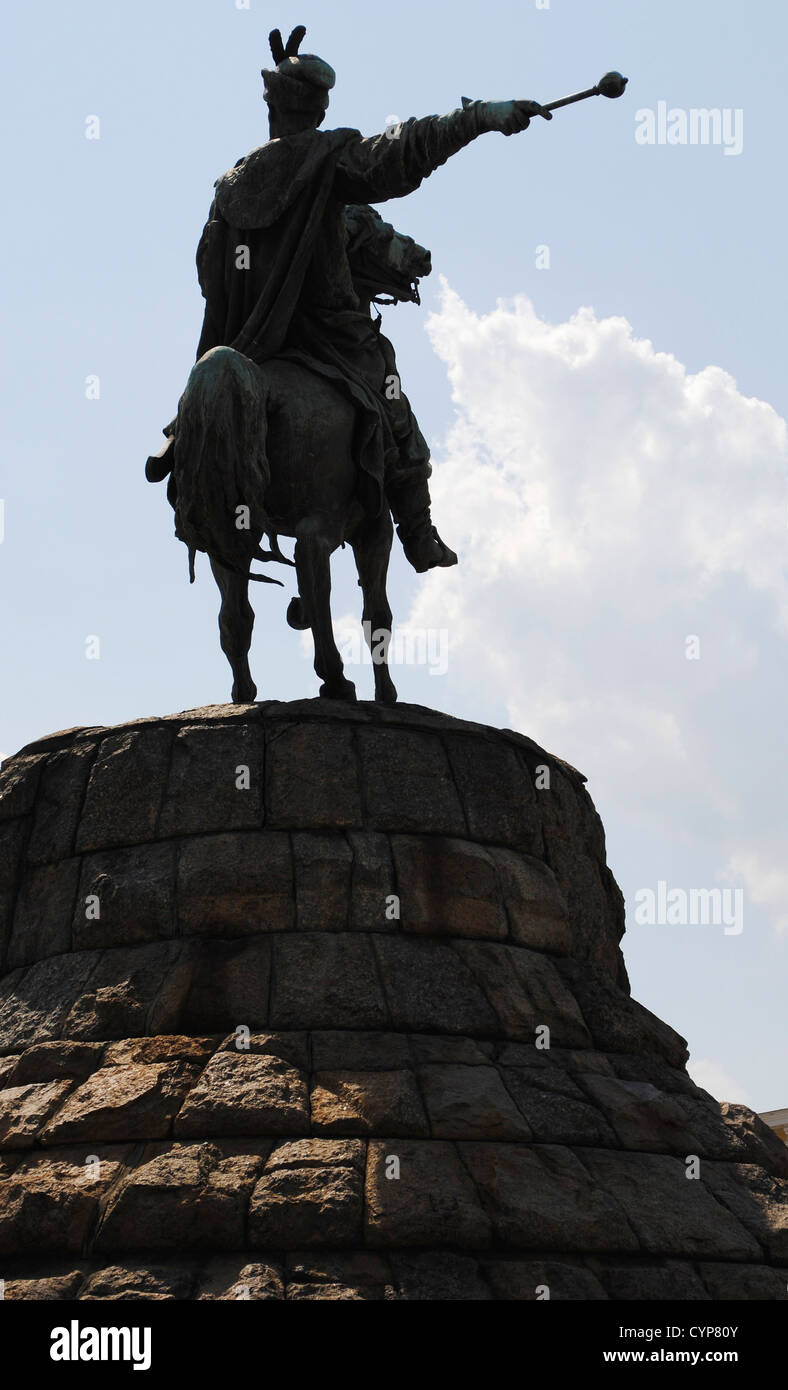 L'Ucraina. Kiev. Bohdan Khmelnytsky (1595-1657). Il cosacco leader. Monumento, 1888 dallo scultore Mikhail Mikeshin (1835-1896). Foto Stock