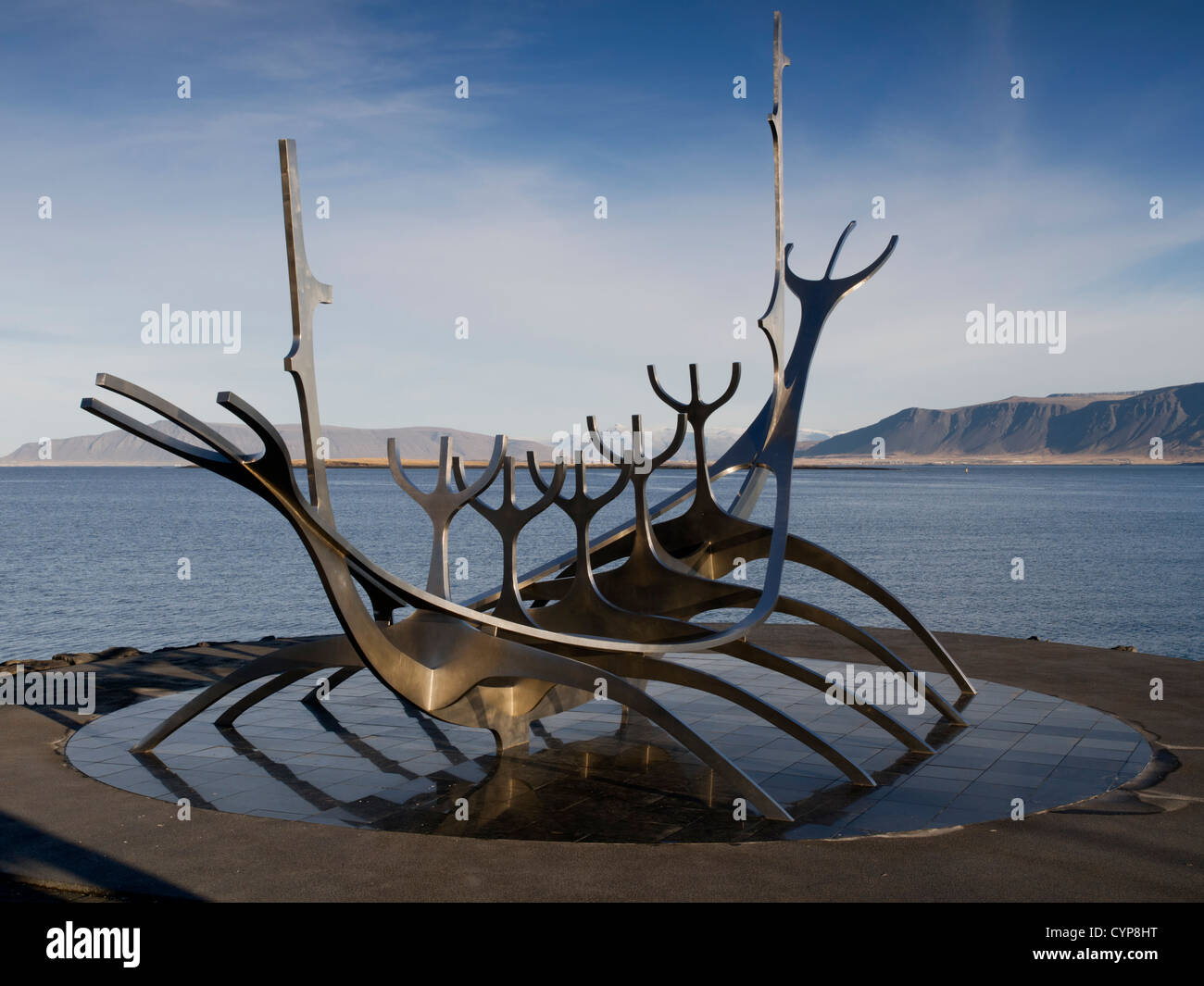 Sun Voyager scultura di Jón Gunnar Árnason, Saebraut, Reykjavik, Islanda Foto Stock