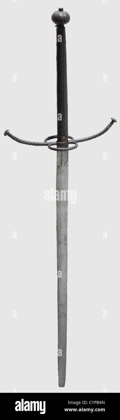 Una spada di battaglia italiana, metà del XVI secolo. Lama snella  (leggermente piegata) di sezione lenticolare, gli ultimi 2 cm al punto  rotto. Su un lato, il lupo Passau è contrassegnato da