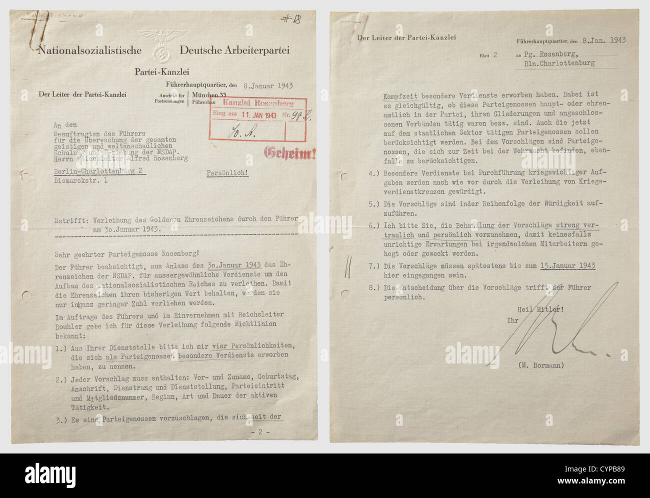 Martin Bormann,lettera riservata ad Alfred Rosenberg 1943 'con riferimento a: L'assegnazione del badge d'onore d'oro da parte della Führer il 30 gennaio 1943'. Due pagine scritte a macchina con stampato NSDAP titolo 'Party Office - The Head of the Party Office' e cieco goffrato emblema nazionale aquila, la seconda pagina solo con 'The Head of the Party Office', entrambi datati 'Führer Headquarte Historical,historical,1930,20 secolo,NS,nazional socialismo,nazismo,terzo Reich,Germania,Tedesco,Tedesco-tedesco-tedesco-socialista,nazista-periodo di libertà-documento aggiuntivo,non disponibile-diritti Foto Stock