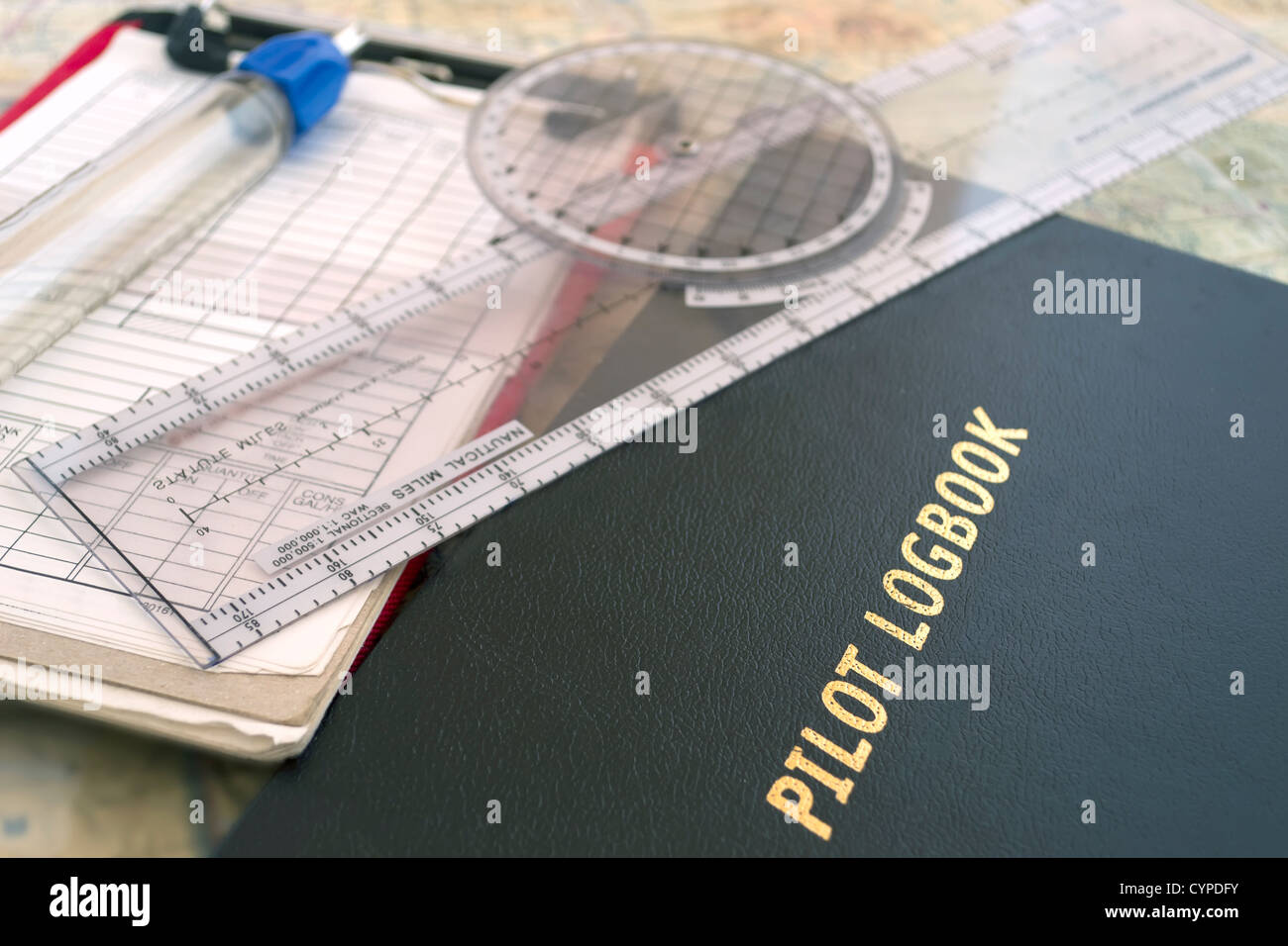 Giornale di bordo pilota e di altri strumenti di aviazione Foto Stock