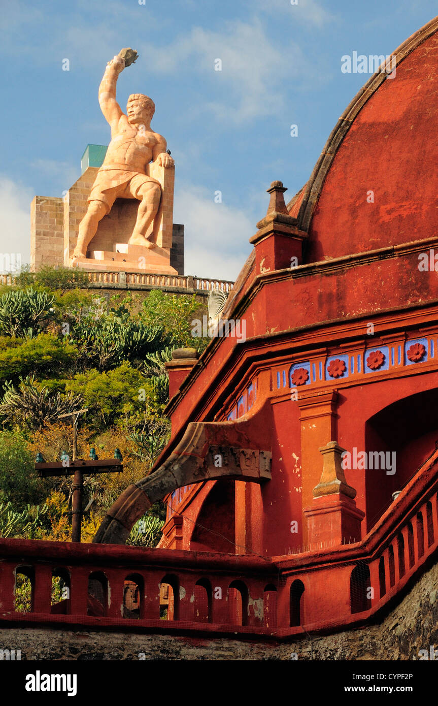 Messico, Bajio, Guanajuato, Statua di El Pipila onori eroe che brucia la Alhondiga Gates per movimento di indipendenza. Foto Stock