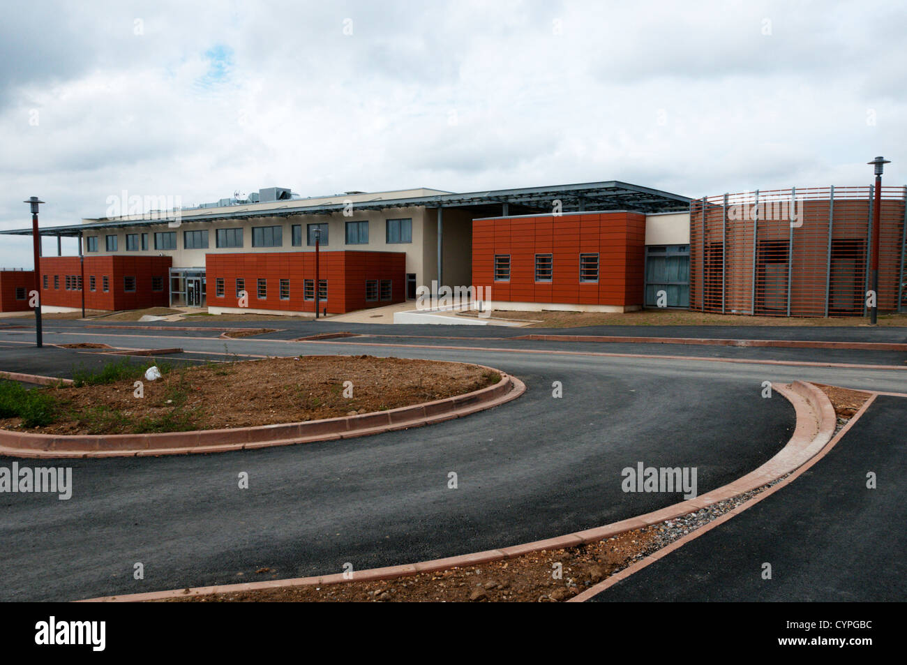 Una nuova scuola, parte di La Courondelle sviluppo sulla periferia di Beziers nel sud della Francia. Foto Stock