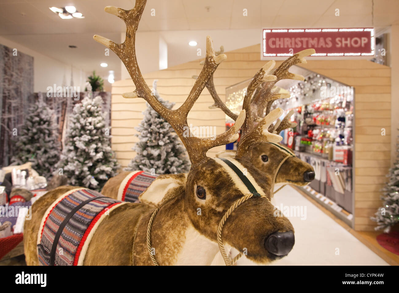 John Lewis department store Shop di Natale, a Oxford Street e il West End di Londra, Inghilterra, Regno Unito Foto Stock