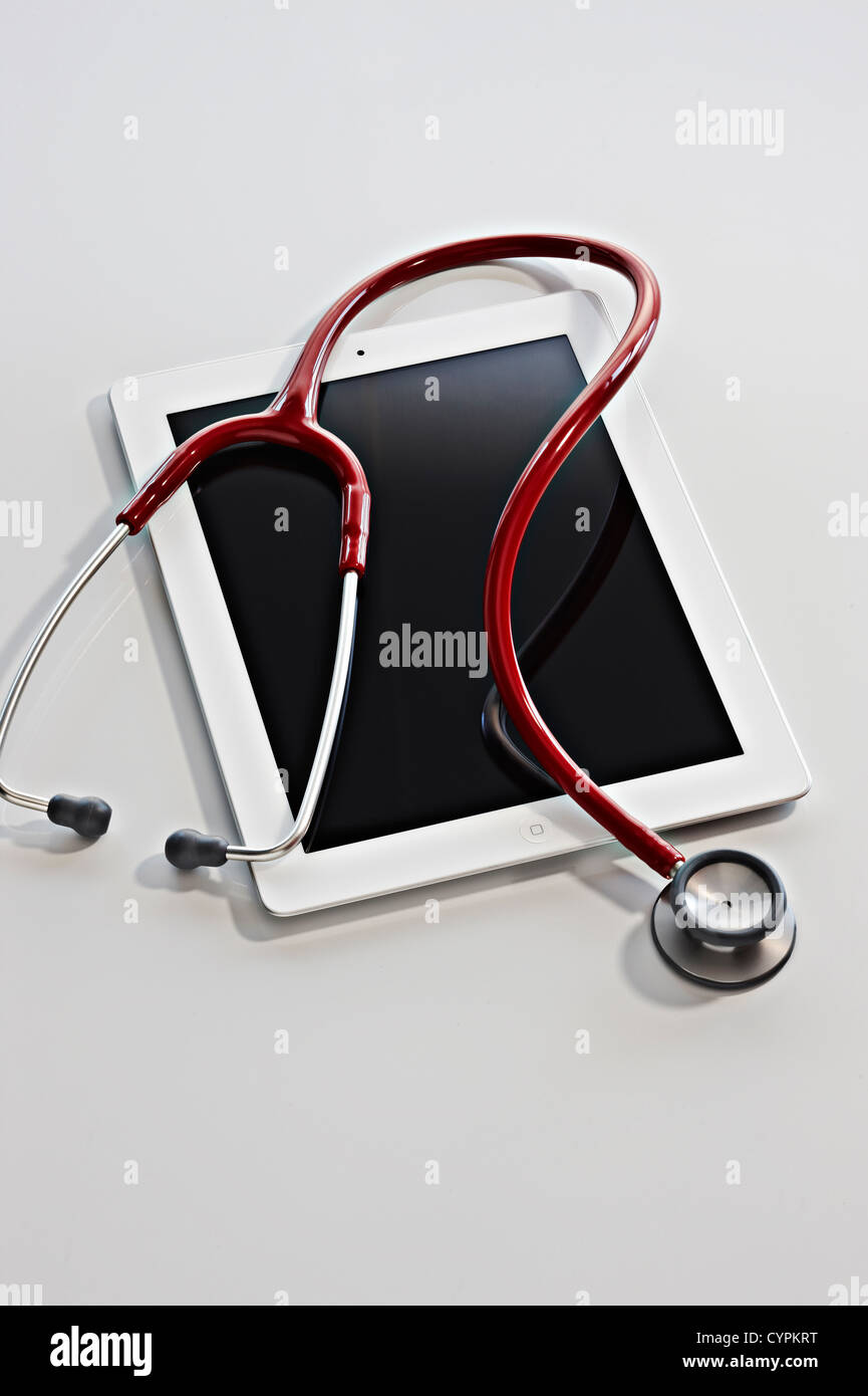 Tavoletta digitale e uno stetoscopio Foto Stock