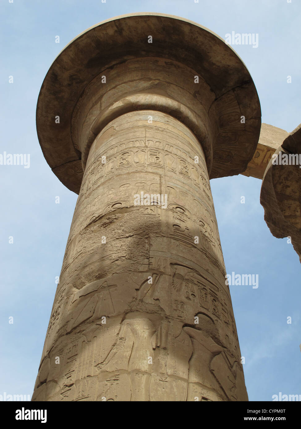 Le colonne e i geroglifici del tempio di Karnak in Egitto, archeologia, Ramses Foto Stock