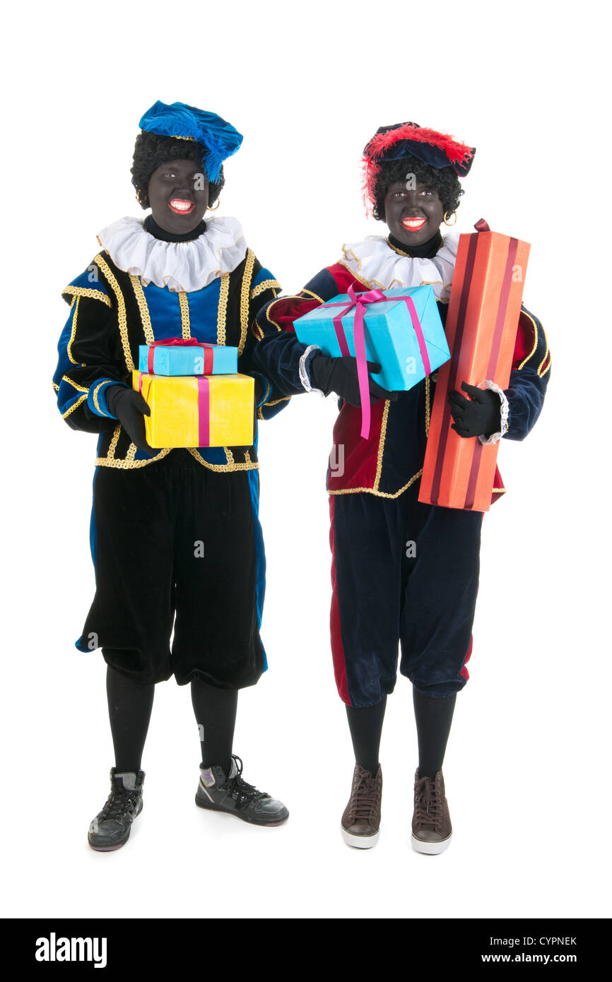 Caratteri olandese come black petes per tipiche Sinterklaas vacanze con presenta isolate su sfondo bianco Foto Stock