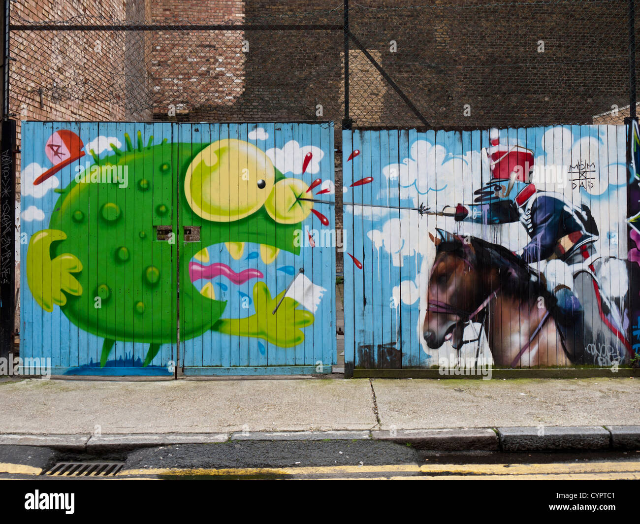 Arte di strada da Ronzo e Conor Harrington nel Fashion Street in east end di Londra Foto Stock