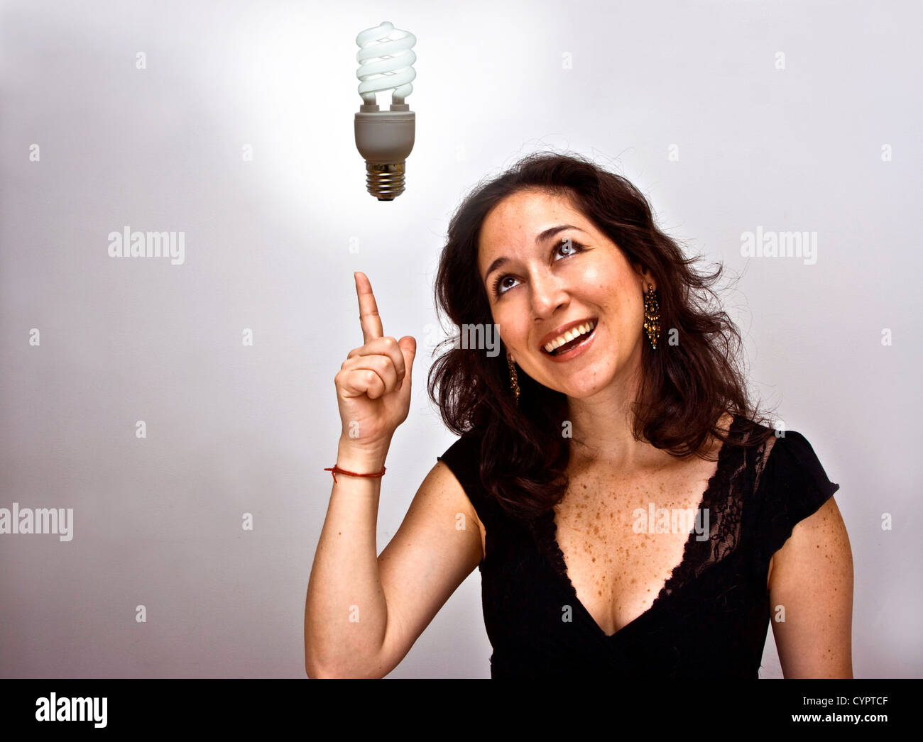 Donna avente un ambientalmente idea brillante Foto Stock