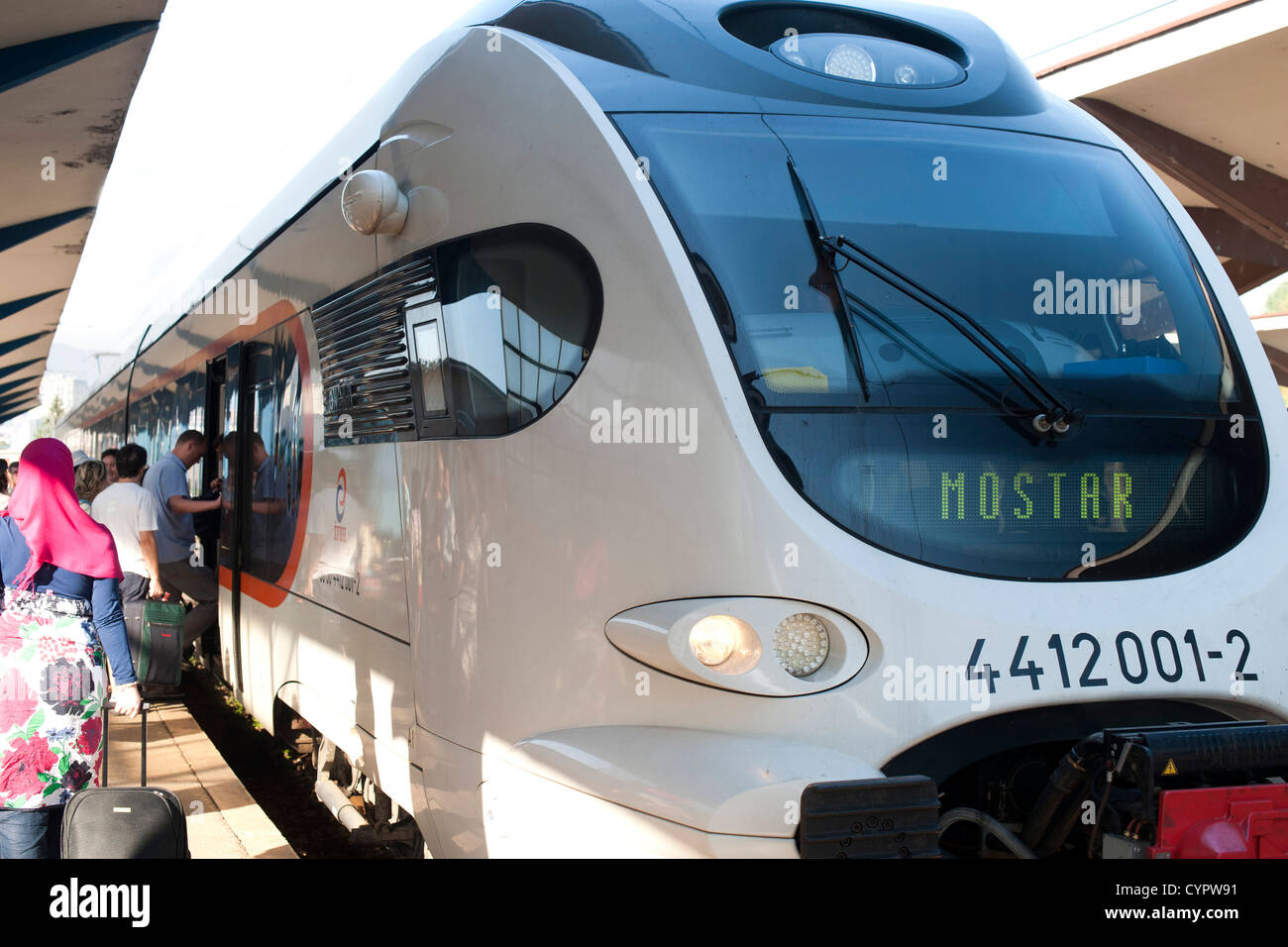 Il treno nuovo di zecca (2012) che corre tra Sarajevo e Mostar. Foto Stock