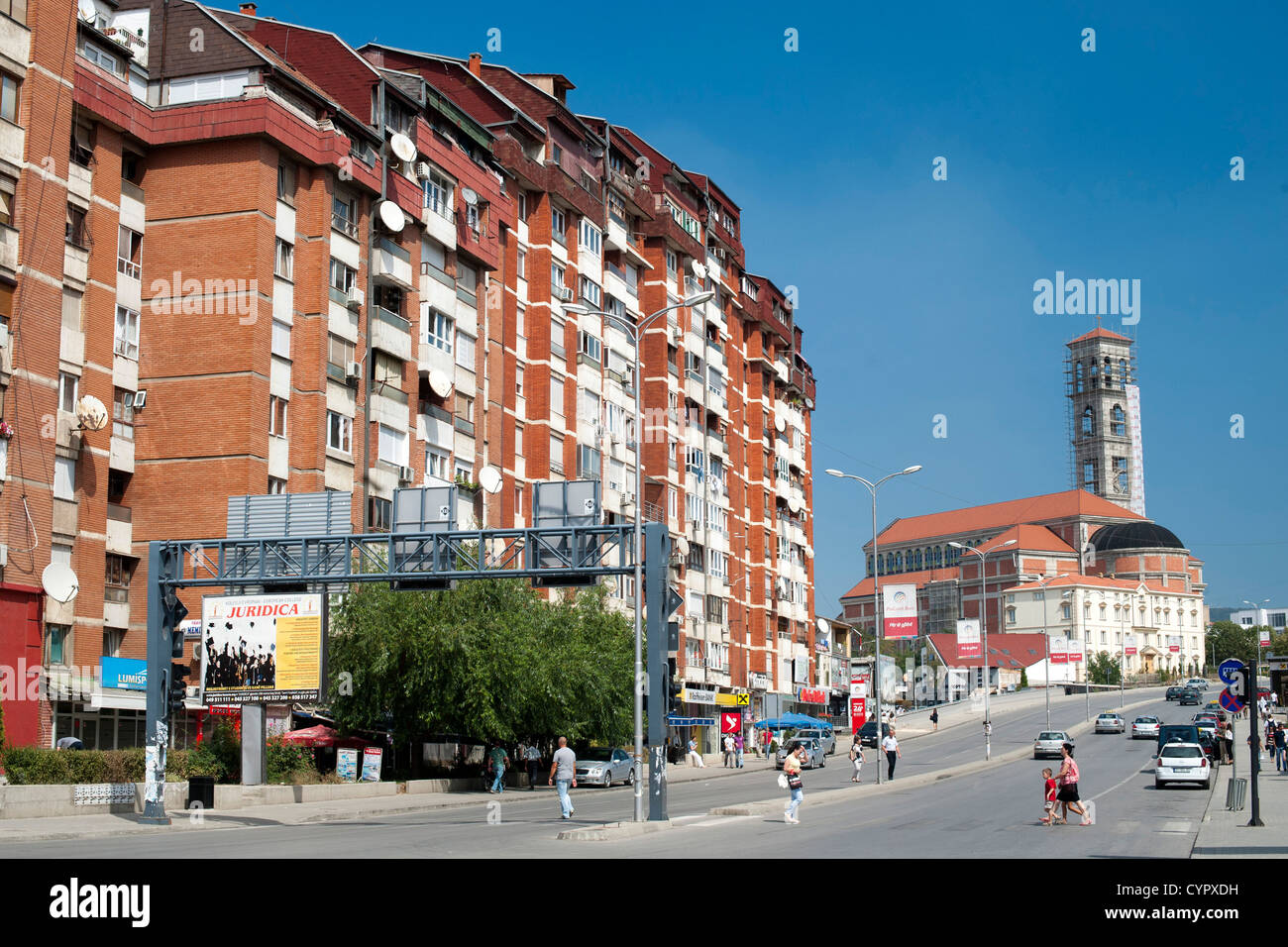 Bill Clinton Boulevard a Pristina, la capitale della Repubblica del Kosovo. Foto Stock