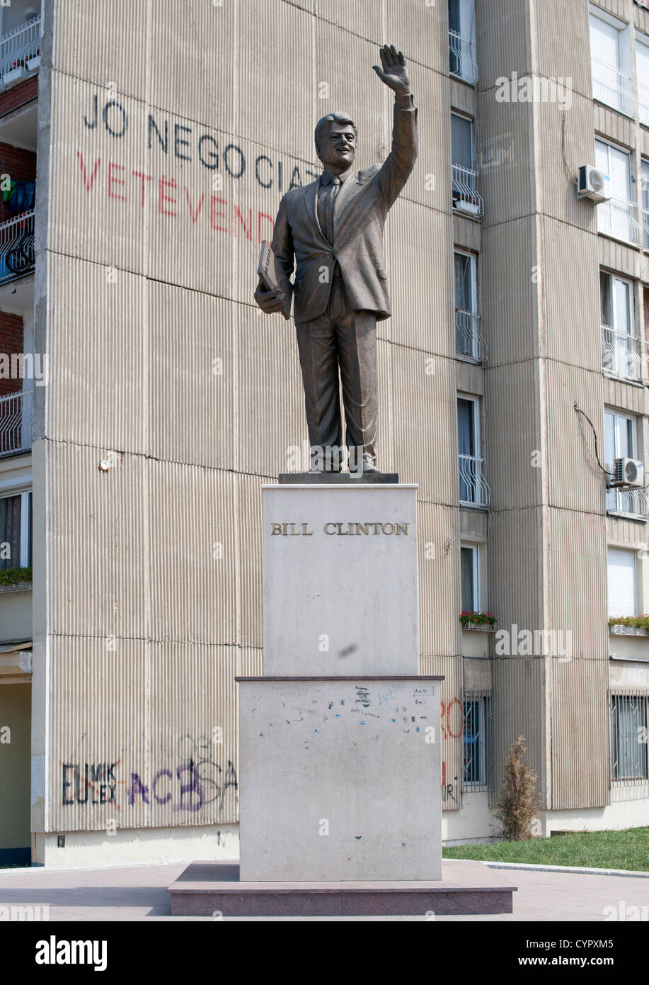 Statua di Bill Clinton a Pristina, la capitale della Repubblica del Kosovo. Foto Stock