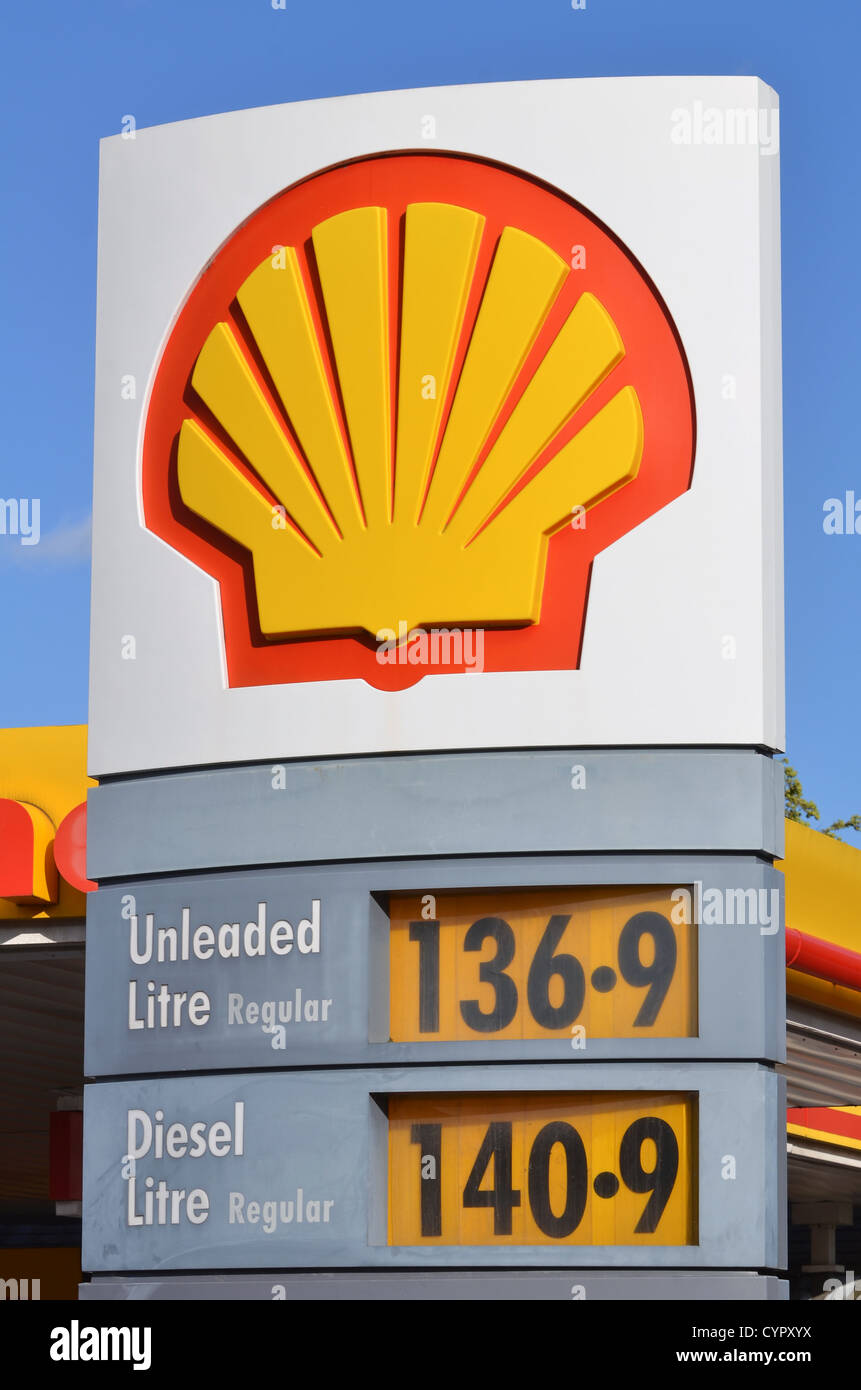 Distributore di benzina Shell segno, Leamington Spa Warwickshire, Regno Unito Foto Stock