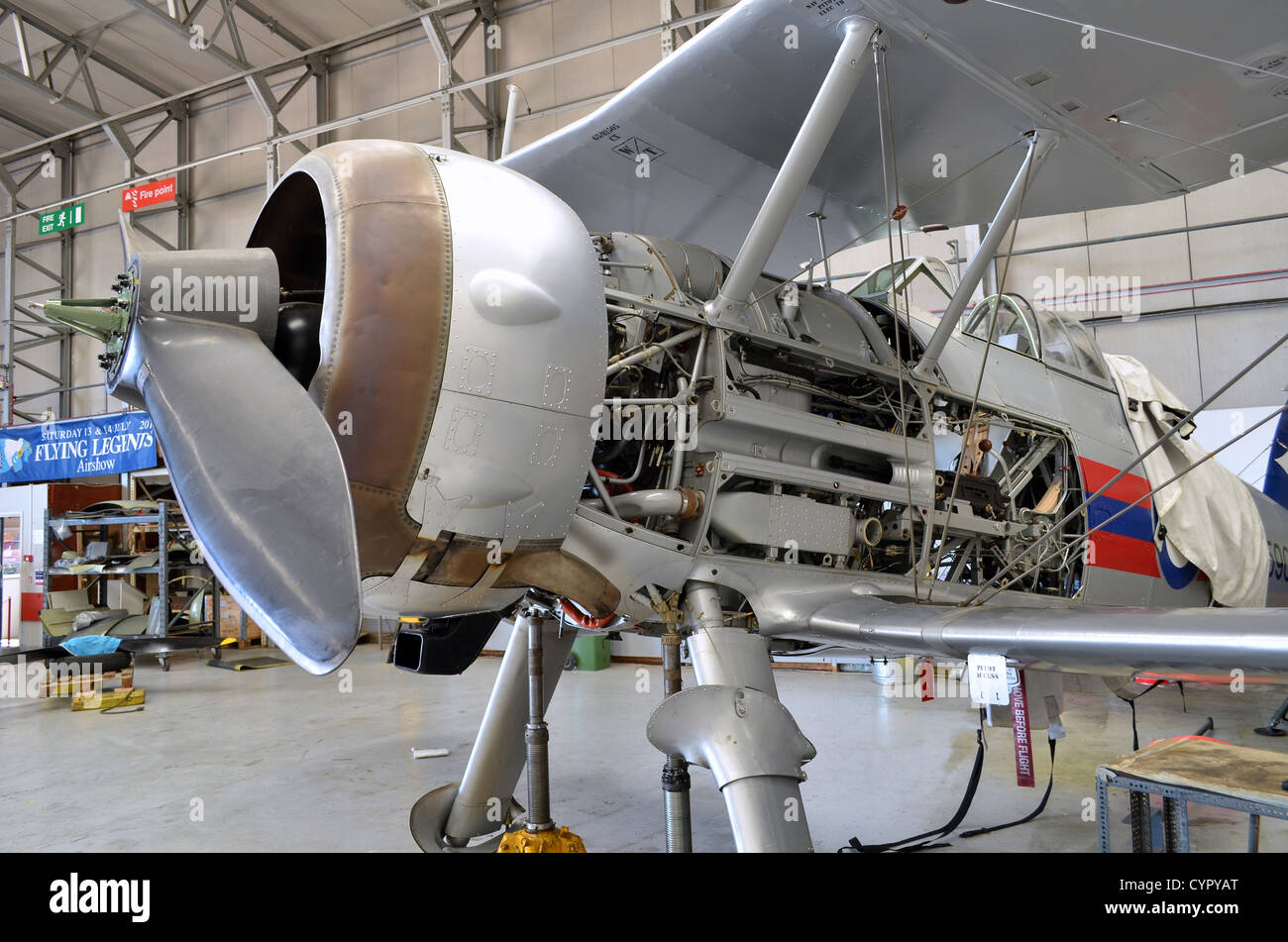 Gloster Gladiator Mk II in fase di manutenzione a Duxford Foto Stock