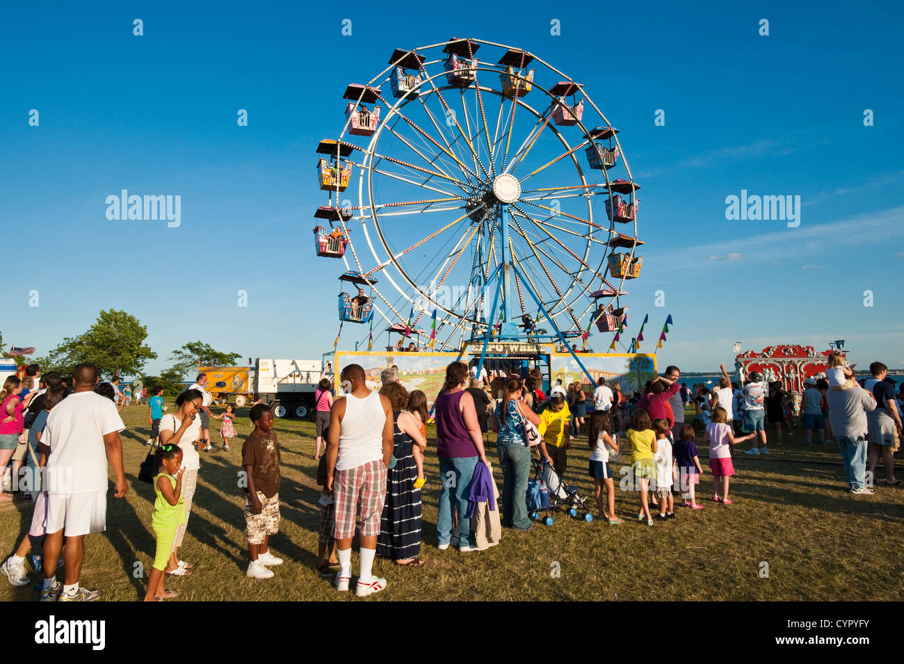 La ruota panoramica Ferris ride all annuale Grande Circus Parade, Milwaukee, Wisconsin. Foto Stock