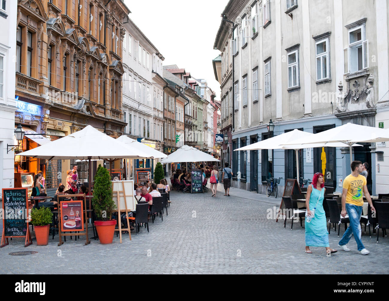 Caffetterie nella città vecchia di Lubiana, capitale della Slovenia. Foto Stock
