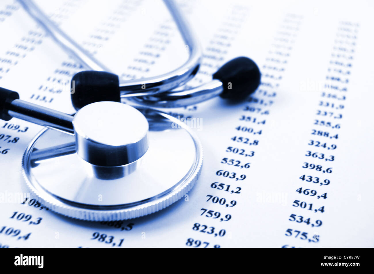 Lo stetoscopio e scientifica dei dati medici che mostra il concetto di ricerca Foto Stock