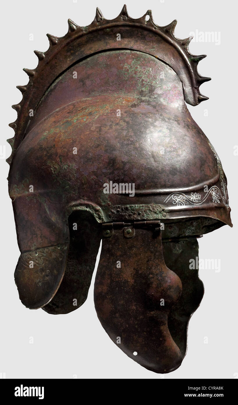 Casco di tipo frigio-calcidiano, cosiddetto 'casco cresta griffin', IV  secolo B.C.Bronze.il cranio fatto da un pezzo con una corona alta.il cresta  curvo griffin fatto di due fogli, seghettato e precedentemente saldato (ora