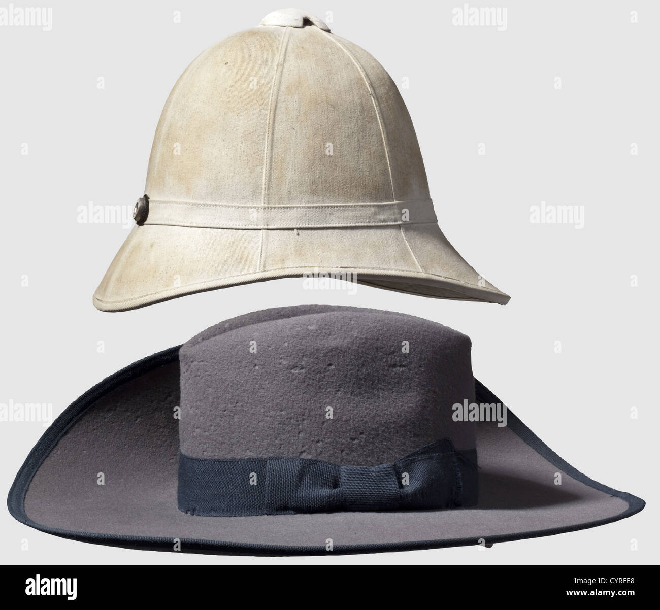 Tenuta di un ufficiale di Schutztruppen, Africa sudoccidentale tedesca,  Camerun 1908 cappello per un membro del DSW Schutztruppe (forze di difesa).  Feltro di lana grigio, fascia di cappello blu e bordo di