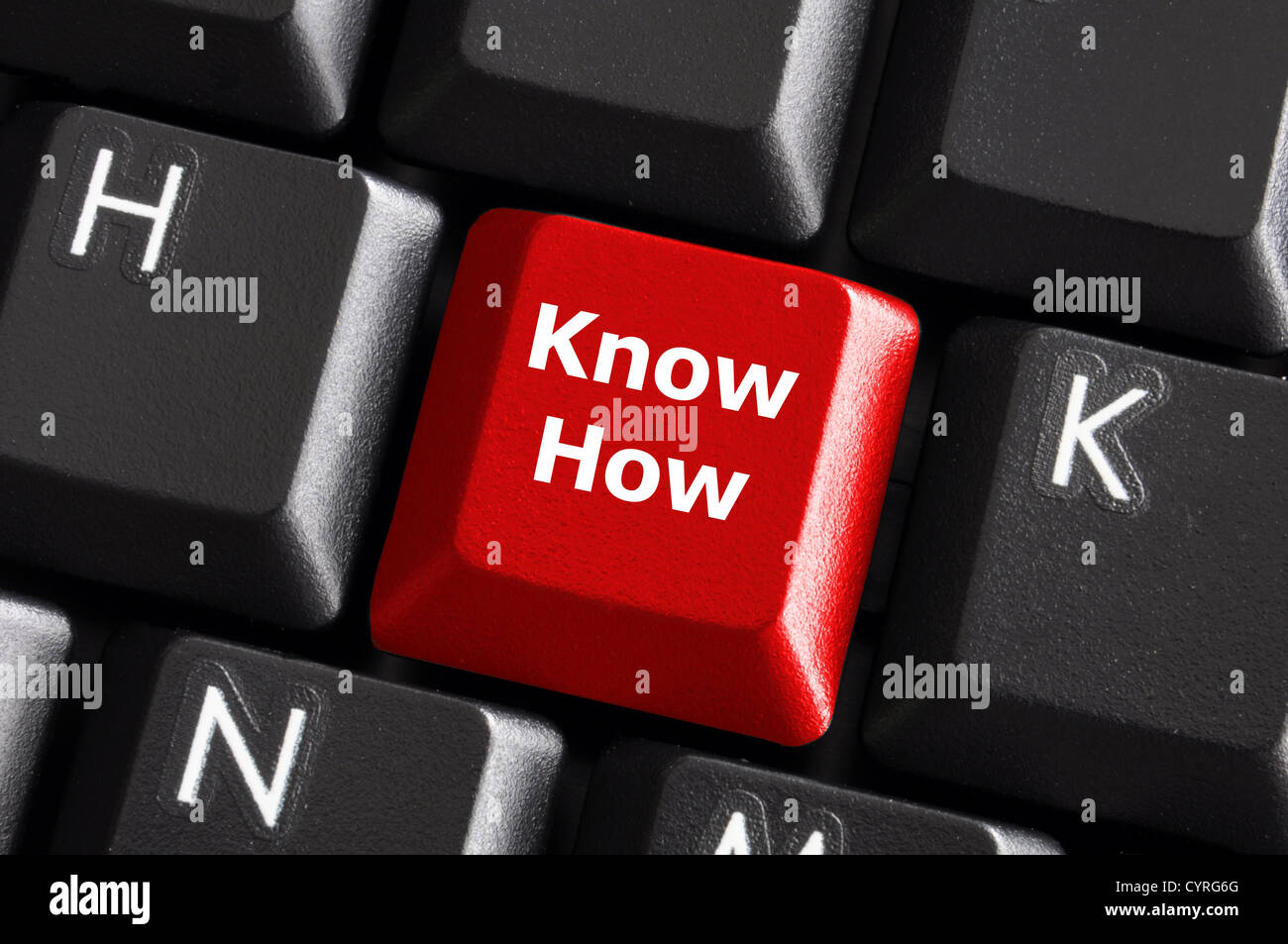 Sapere come la conoscenza o il concetto di istruzione con il pulsante rosso sulla tastiera del computer Foto Stock