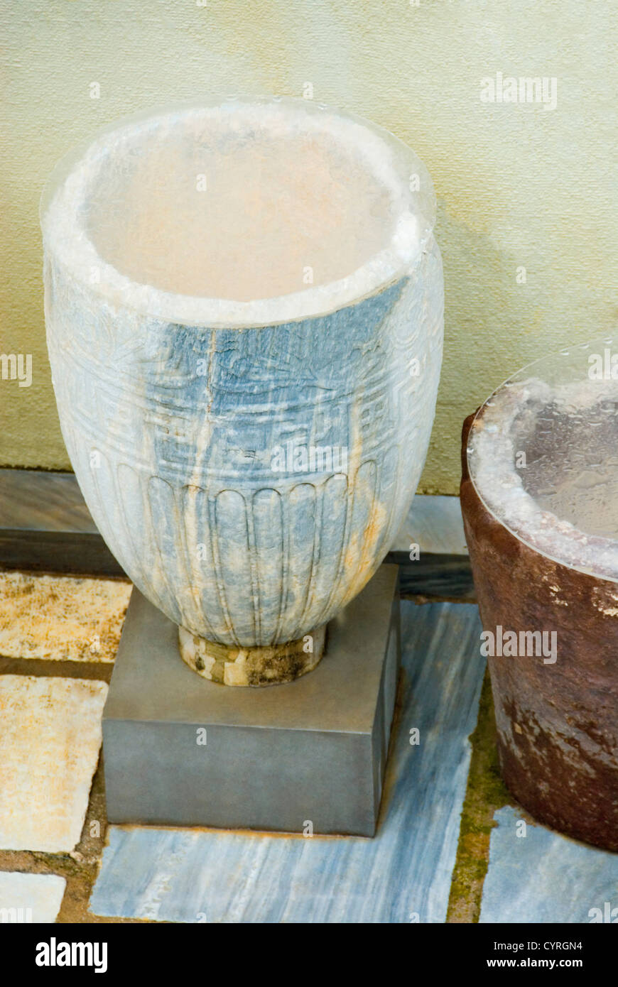 Close-up di urne decorative, Atene, Grecia Foto Stock