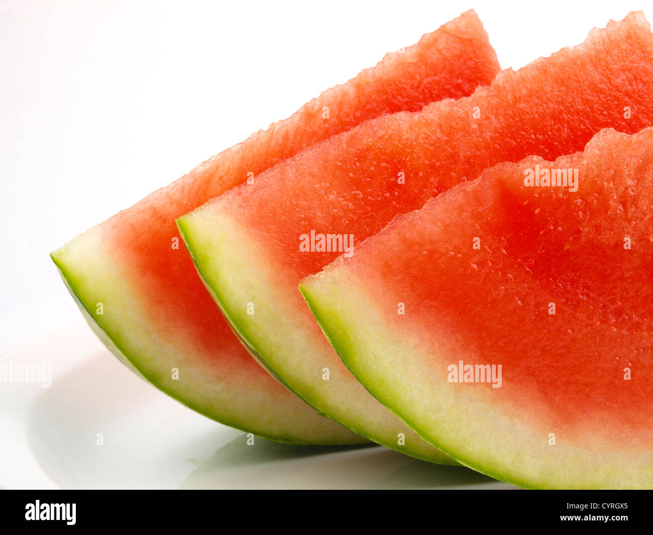 Anguria fresca. Close up su sfondo bianco Foto Stock
