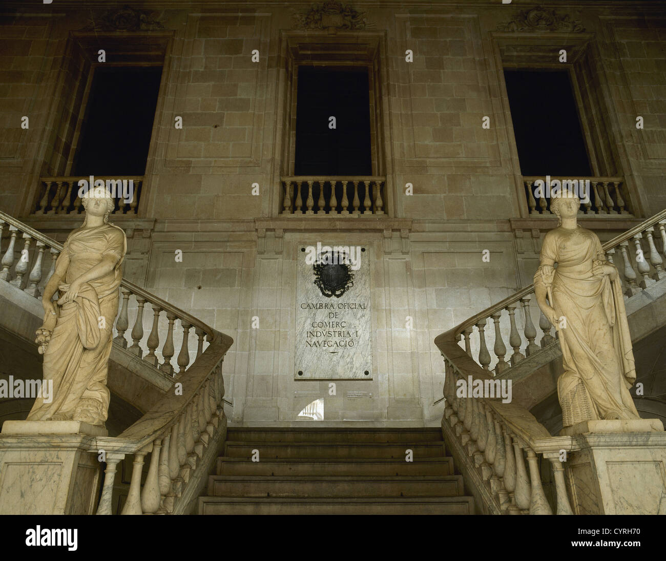 Il commercio e l'industria, 1802. Sculture allegoriche di Salvador Gurri Corominas. Il marmo. La LLotja de Mar. Barcelona. Foto Stock