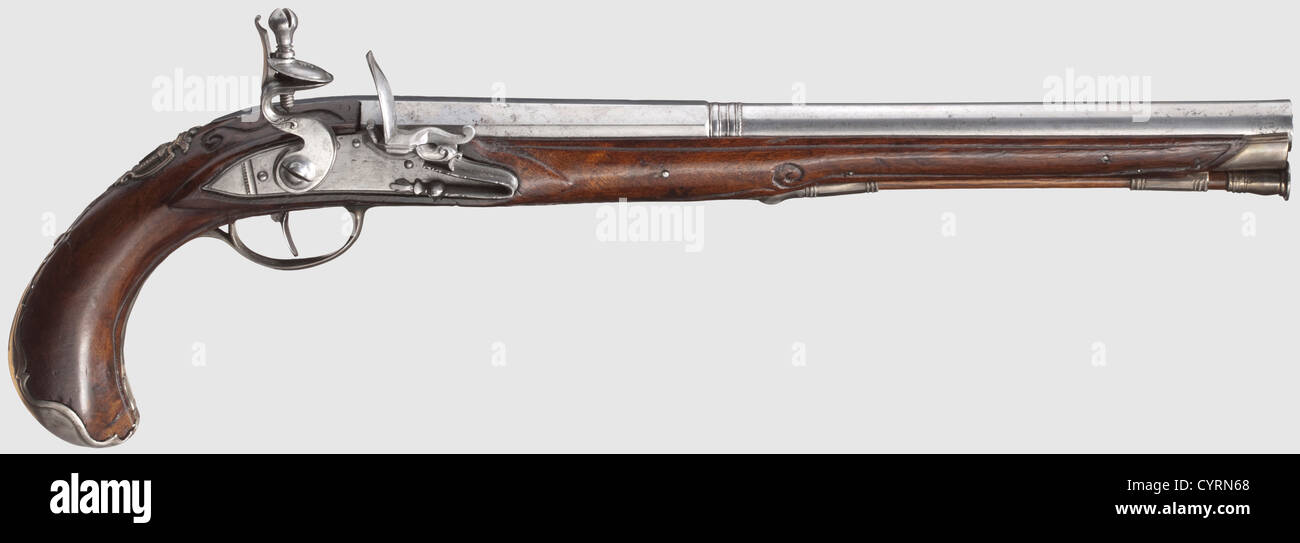Una pistola flintlock francese montata in argento, circa 1780. Cilindro a due stadi, ottagonale poi rotondo dopo un taglio, con foro liscio in calibro 15 mm. Flintlock con tendini tagliati. Noce scolpito con mobili d'argento, lo scagliaone con uno stemma coronato. Asta in legno con punta in argento e estrattore a proiettile in ferro. Lunghezza 46 cm, storico, storico, XVIII secolo, pistola civile, pistole civili, portatile, pistola, armi, arma da fuoco, armi da fuoco, armi da fuoco, armi, armi, arma, armi, oggetti, fermi, clipping, ritaglio, ritaglio, ritaglio, ritaglio, autorizzazioni aggiuntive-non disponibili Foto Stock Una pistola flintlock francese montata in argento, circa 1780. Cilindro a due stadi, ottagonale poi rotondo dopo un taglio, con foro liscio in calibro 15 mm. Flintlock con tendini tagliati. Noce scolpito con mobili d'argento, lo scagliaone con uno stemma coronato. Asta in legno con punta in argento e estrattore a proiettile in ferro. Lunghezza 46 cm, storico, storico, XVIII secolo, pistola civile, pistole civili, portatile, pistola, armi, arma da fuoco, armi da fuoco, armi da fuoco, armi, armi, arma, armi, oggetti, fermi, clipping, ritaglio, ritaglio, ritaglio, ritaglio, autorizzazioni aggiuntive-non disponibili Foto Stock