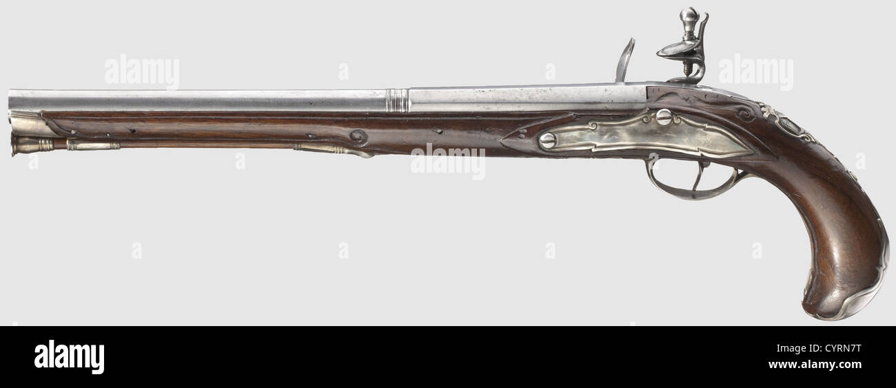 Una pistola flintlock francese montata in argento, circa 1780. Cilindro a due stadi, ottagonale poi rotondo dopo un taglio, con foro liscio in calibro 15 mm. Flintlock con tendini tagliati. Noce scolpito con mobili d'argento, lo scagliaone con uno stemma coronato. Asta in legno con punta in argento e estrattore a proiettile in ferro. Lunghezza 46 cm, storico, storico, XVIII secolo, pistola civile, pistole civili, portatile, pistola, armi, arma da fuoco, armi da fuoco, armi da fuoco, armi, armi, arma, armi, oggetti, fermi, clipping, ritaglio, ritaglio, ritaglio, ritaglio, autorizzazioni aggiuntive-non disponibili Foto Stock Una pistola flintlock francese montata in argento, circa 1780. Cilindro a due stadi, ottagonale poi rotondo dopo un taglio, con foro liscio in calibro 15 mm. Flintlock con tendini tagliati. Noce scolpito con mobili d'argento, lo scagliaone con uno stemma coronato. Asta in legno con punta in argento e estrattore a proiettile in ferro. Lunghezza 46 cm, storico, storico, XVIII secolo, pistola civile, pistole civili, portatile, pistola, armi, arma da fuoco, armi da fuoco, armi da fuoco, armi, armi, arma, armi, oggetti, fermi, clipping, ritaglio, ritaglio, ritaglio, ritaglio, autorizzazioni aggiuntive-non disponibili Foto Stock