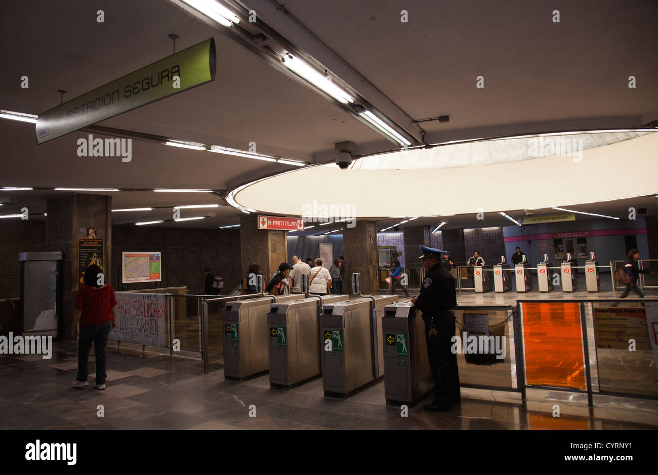 Estacion Insurgentes Metro tornelli in Città del Messico DF Foto Stock