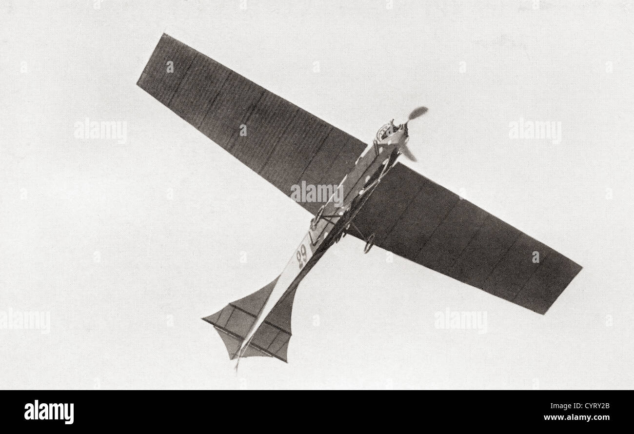 Arthur Latham il monoplan nell'aria in 1909. Arthur Charles Hubert Latham, 1883 - 1912. Aviazione francese pioniere. Foto Stock