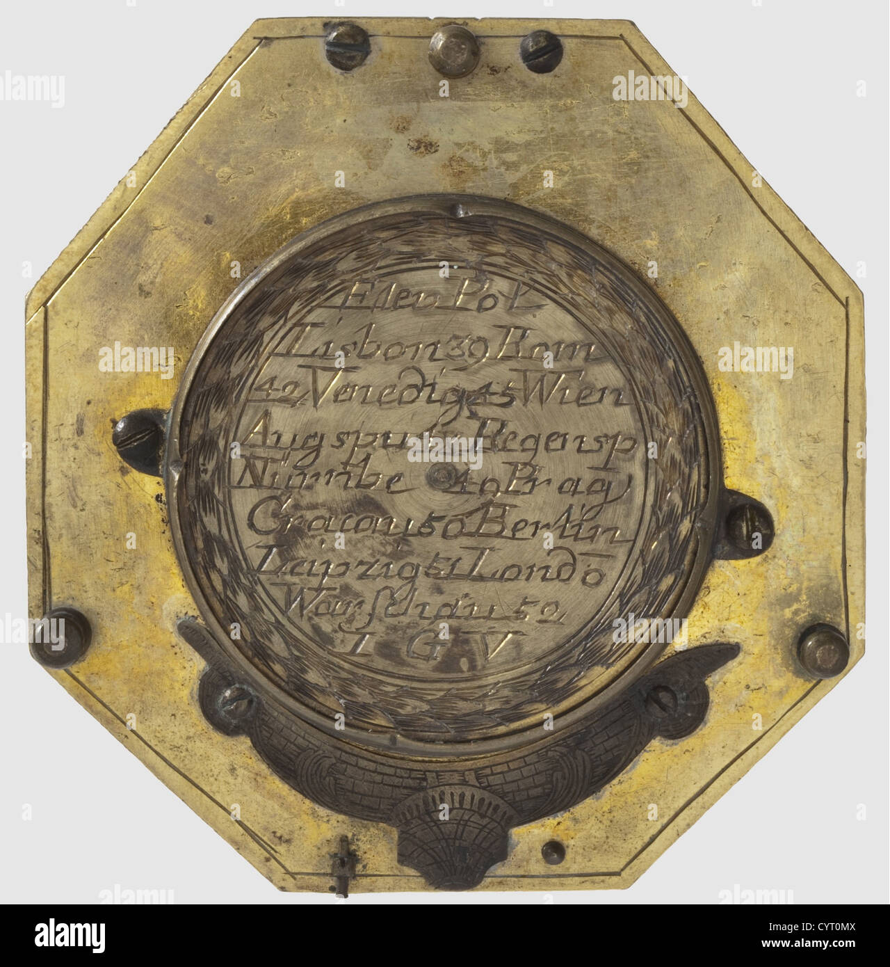 Orologio solare equatoriale tedesco, Augusta, J.G. Vogler ca.1750/60 Orsolario ottagonale in ottone dorato con scala finemente incisa e decorazione tendine.bussola argentata, borrone pieghevole, braccio curvo pieghevole per latitudini(0-80).ago con terminale a bandiera,piedini regolabili.la base con altezze dei pali incise e monogramma 'IGV'.in custodia originale in cuoio.rivestimento in J. 6.5.Vogler.misura 6.8 cm.J. È un compasso che è noto per aver vissuto ad Augusta da ca.1745 fino alla sua morte in 1765.Approx.45 dei suoi lavori sono stati, Additional-Rights-Clearences-non disponibili Foto Stock