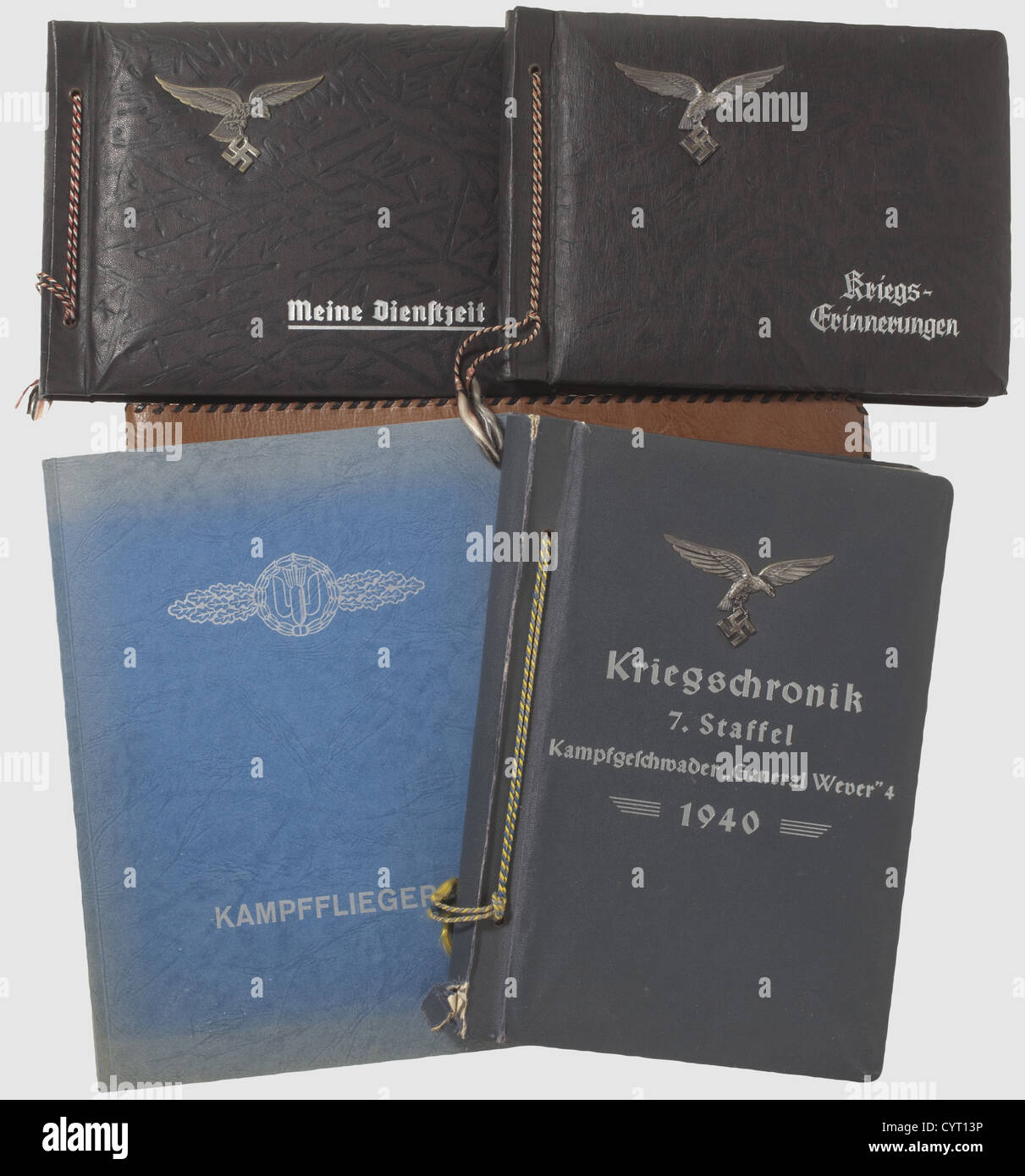 Quattro album fotografici di Unteroffizier Johann Grünsteudel, membro della Battle Wing 4 'General Wever' e della 7./Battle Wing 30 materiale fotografico molto completo e molto interessante dalle missioni dell'operatore radio su molte linee di fronte della Luftwaffe tedesca nel 2 ° mondo storico, storico, 1930, 1930, 20 ° secolo, Air Force, ramo di servizio, filiali Servizio,Servizio armato,servizi armati,militare,militare,forze aeree,oggetto,oggetti,fermi,clipping,ritaglio,ritaglio,ritaglio,ritaglio,ritaglio,fotografia,foto,fotografie,album,albu,diritti aggiuntivi-clearences-non disponibile Foto Stock