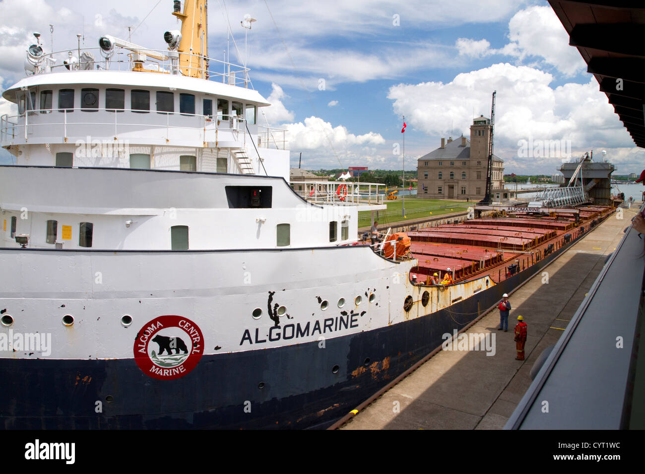 Il Algomarine portarinfuse nave al Soo serrature di Sault Ste. Marie, Michigan, Stati Uniti d'America. Foto Stock